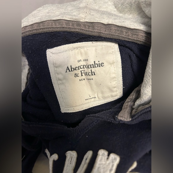 Abercrombie & Fitch sweater - Picture 3 of 3